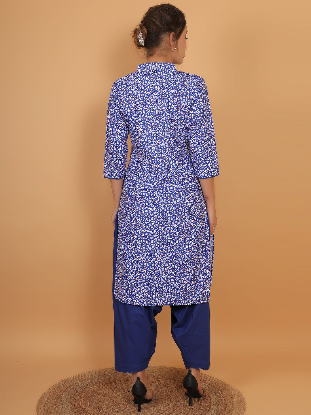 Women Blue Floral Printed Cotton Kurta with One Side Pocket