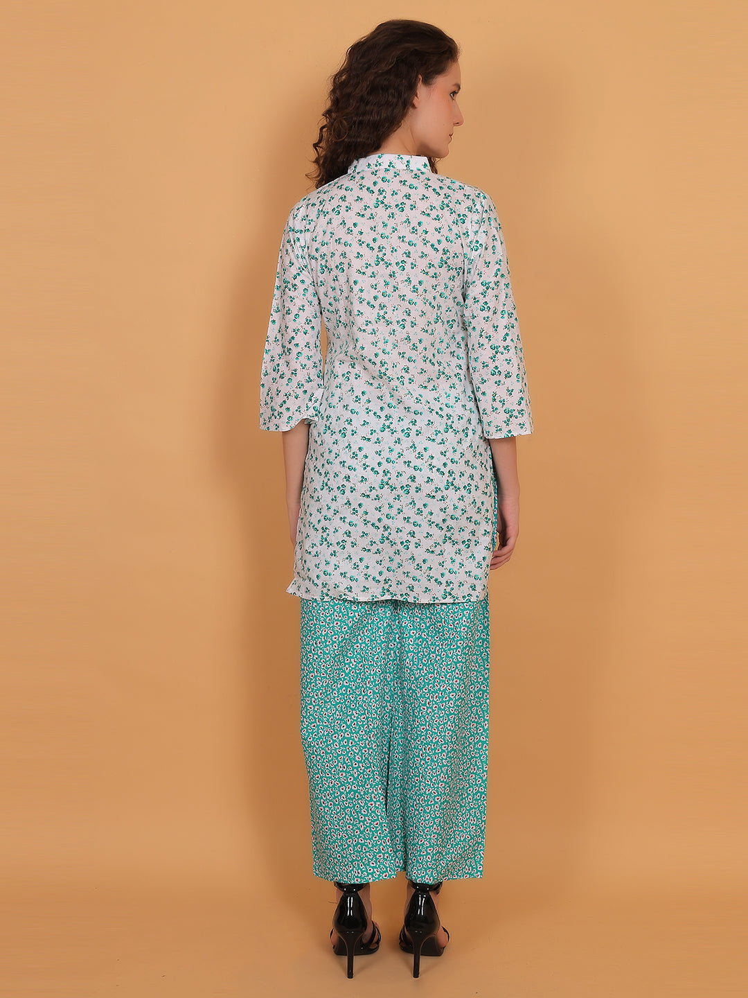 Women White & Green Floral Printed Cotton Kurta with Green Printed Palazzo & Side Pocket