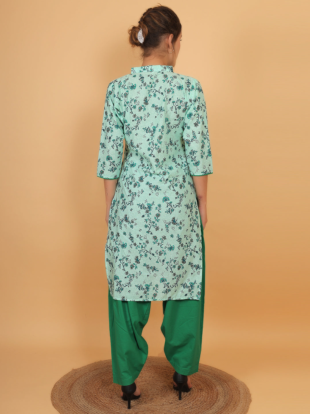 Women Green Floral Printed Cotton Kurti with One Side Pocket