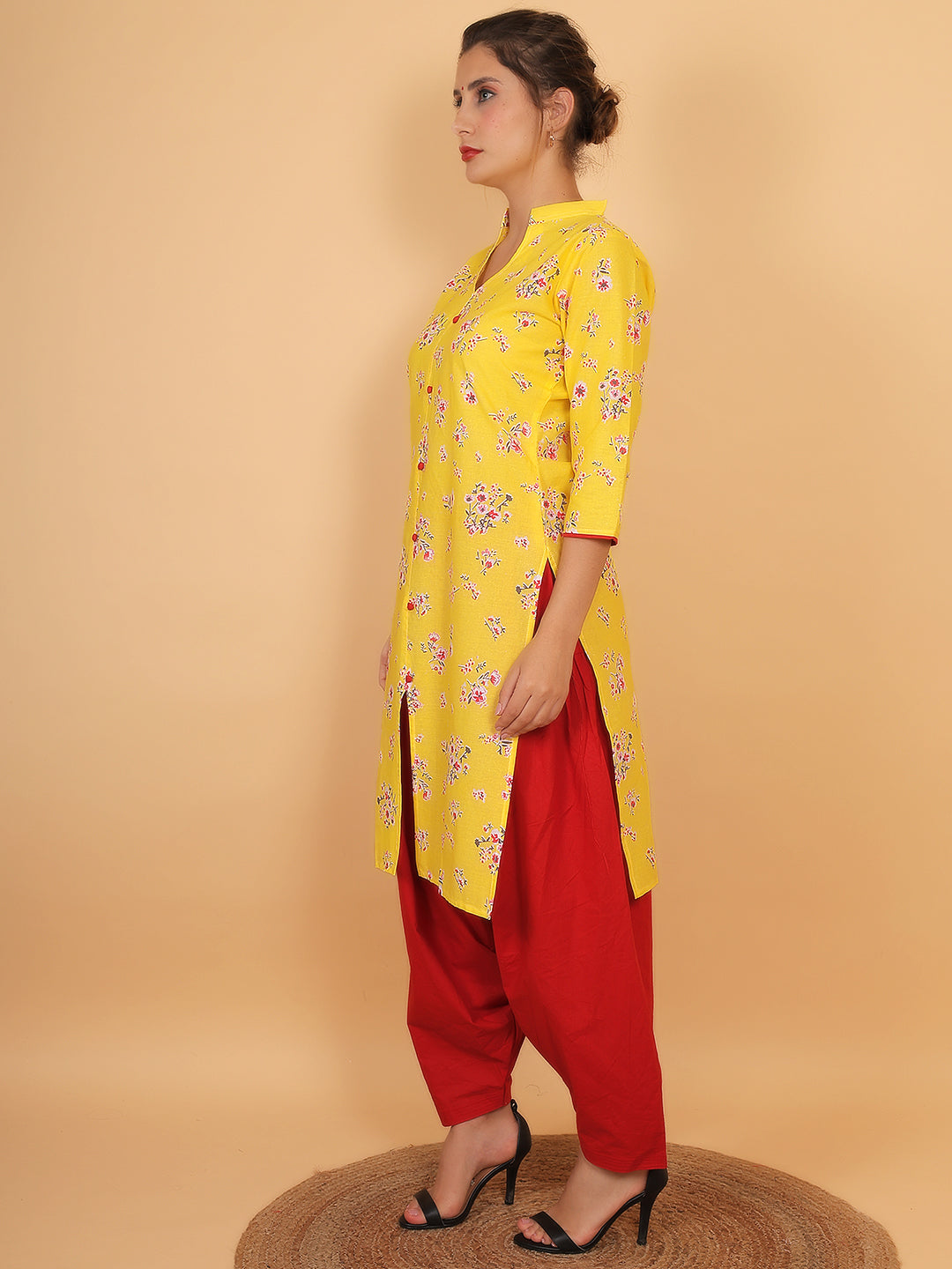 Women Yellow Floral Printed Cotton Kurta with One Side Pocket