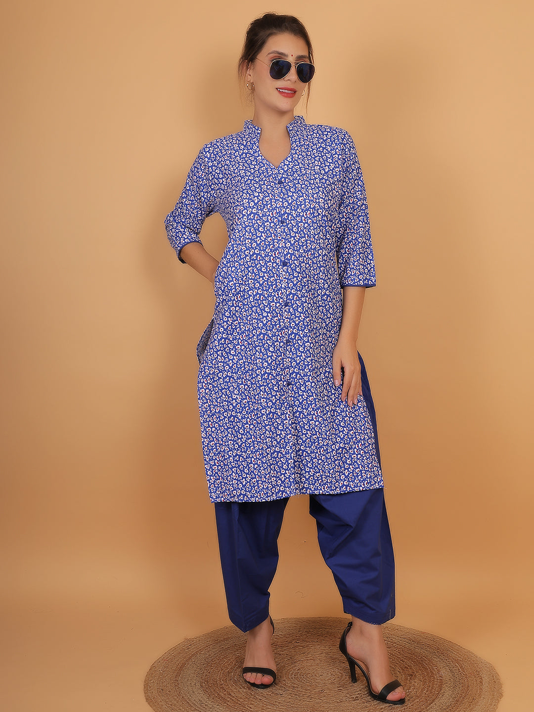 Women Blue Floral Printed Cotton Kurta with One Side Pocket