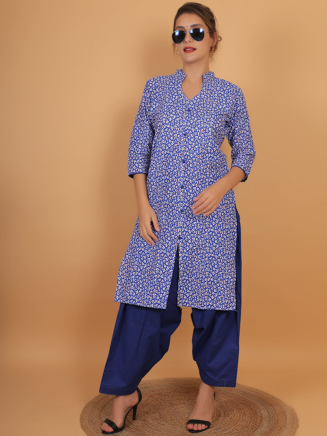 Women Blue Floral Printed Cotton Kurta with One Side Pocket