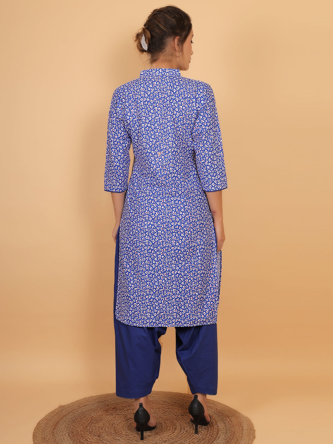 Women Blue Floral Printed Cotton Kurta with Solid Salwar