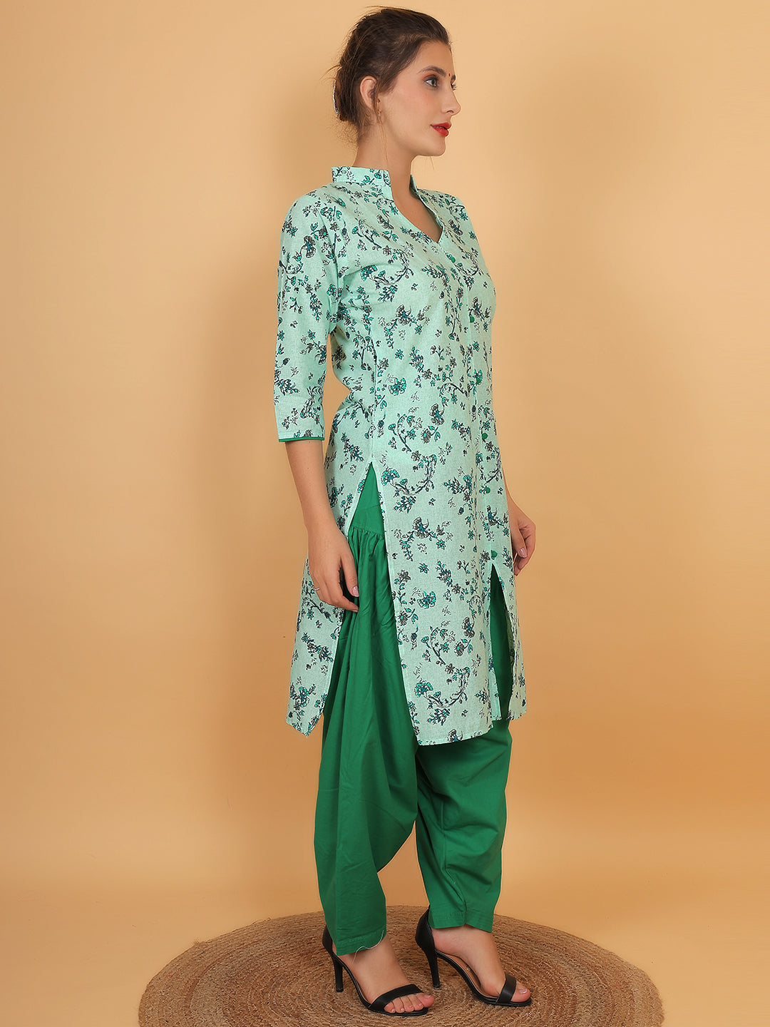 Women Green Floral Printed Cotton Kurta with Solid Green Salwar
