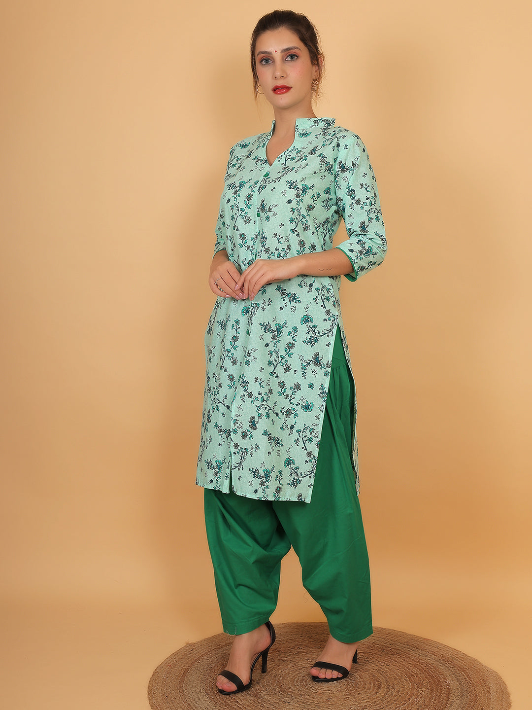 Women Green Floral Printed Cotton Kurta with Solid Green Salwar