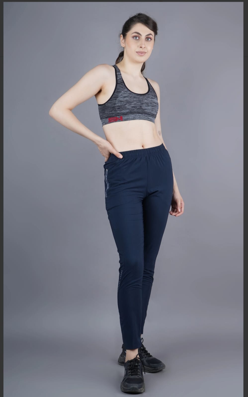 SHIV-NARESH Women Sports Bra Grey